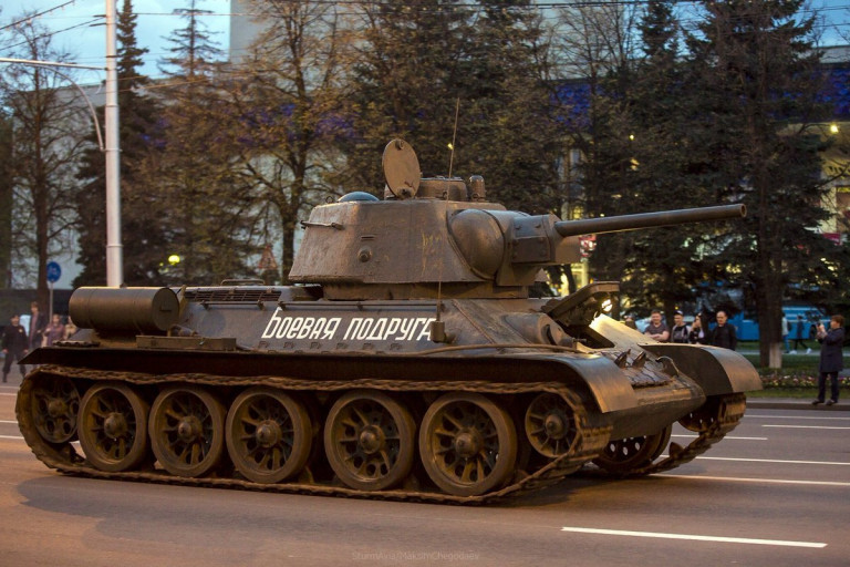 Русский танк Боевая Подруга