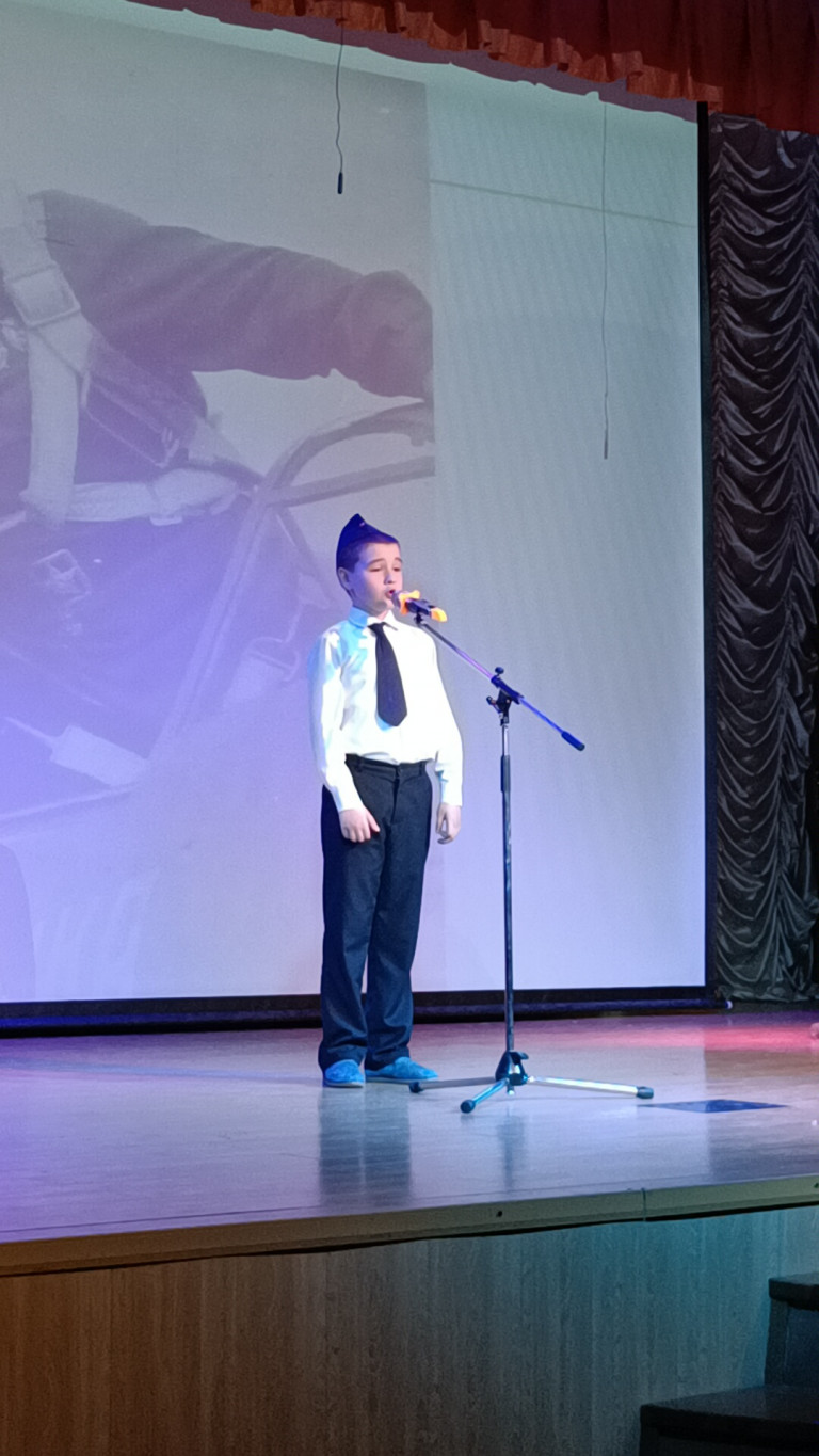 Песня:"Мы, друзья, перелётные птицы"