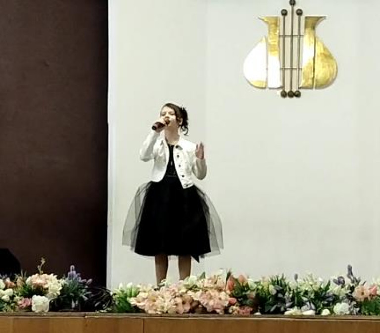 Плечо к плечу