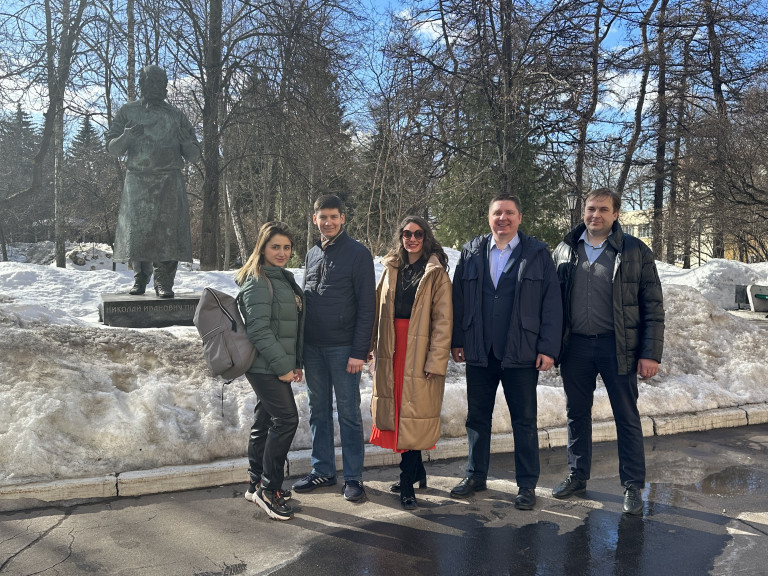 Автор Игорь ДрагневичСоавтор Владимир Ильичев Песня «Послушай брат».