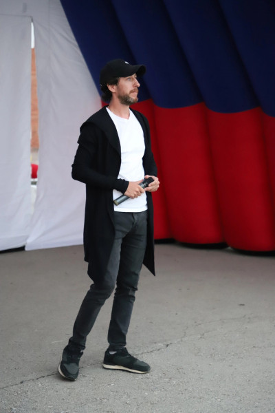 Своих не бросаем