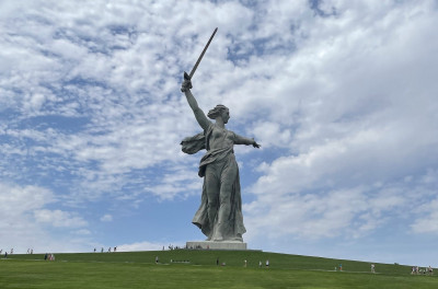 Родина-мать зовет!