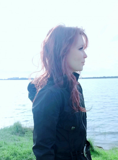 MАRIА КРЫМ-ГЛЯЖУ В ОЗЁРА СИНИЕ(Тени исчезают в полдень)