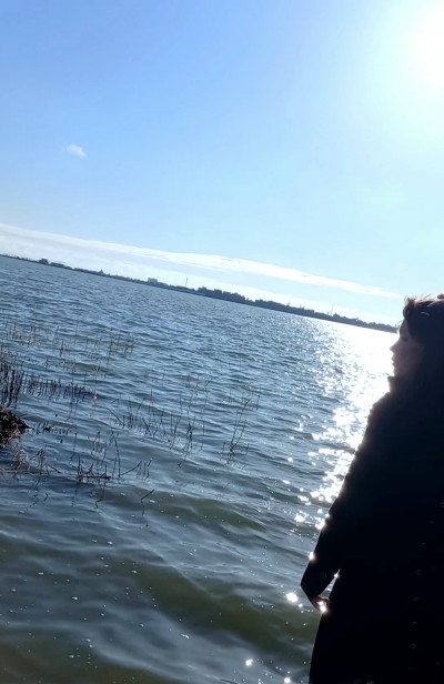 MАRIА КРЫМ-ГЛЯЖУ В ОЗЁРА СИНИЕ(Тени исчезают в полдень)