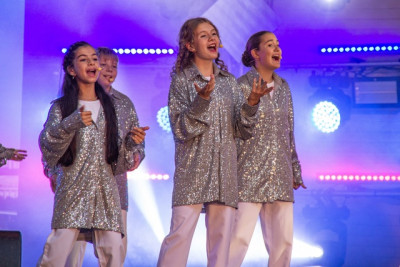 "Просто жить"