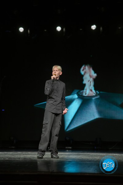 Кирилл Горбунов (песня "Стрекоза" детям Донбасса)