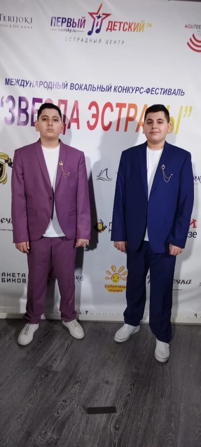 Братья двойняшки Адамян Марк и Макс