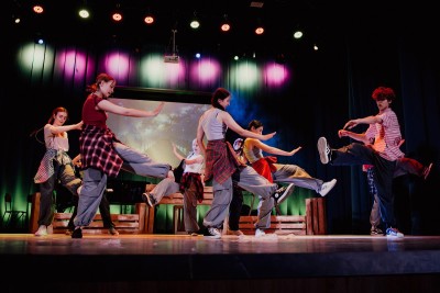 Из-за горочки Туманик выходил