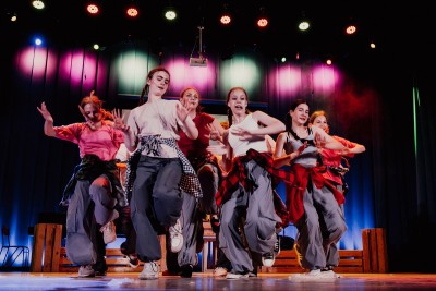 Из-за горочки Туманик выходил