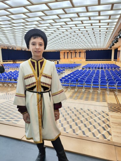 Под ракитою