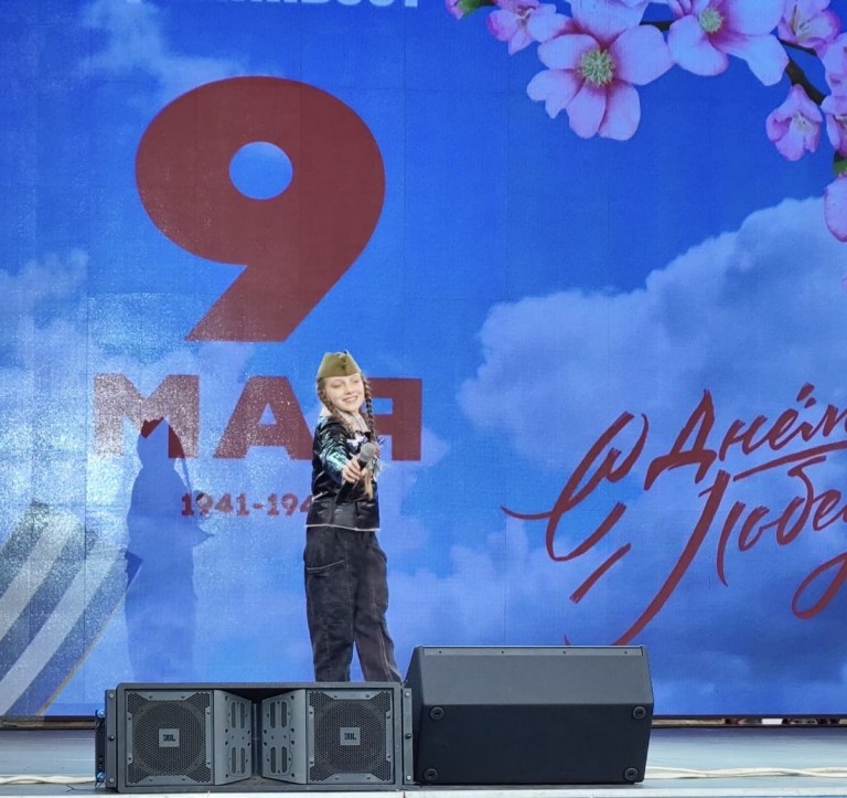 ИРИНА  ИРИСОВА-  "9 МАЯ"Ирина  Ирисова 10 лет.