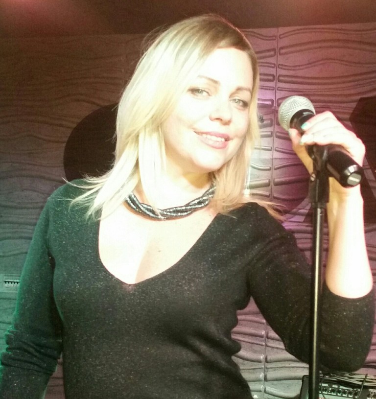 За широким полем