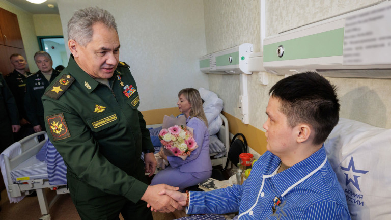 А где-то там идёт война (текст песни)